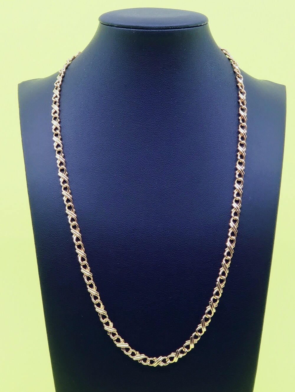 Elegant Gold Tone Women’s 'XO' Link Chain Necklace